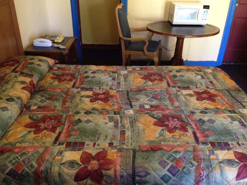 Florida Motel Gainesville Room photo